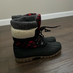 Storm by Cougar size 8 woman’s fleece lined waterproof boots